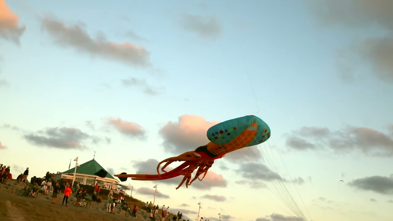 Tonton Blank & Jones - Fernweh (OFFICIAL VIDEO) di YouTube Tonton Blank & Jones - Fernweh (OFFICIAL VIDEO) di YouTube