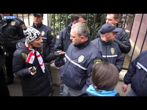 თეა თუთბერიძემ რუსეთის საელჩოს ყელსახვევი ესროლა