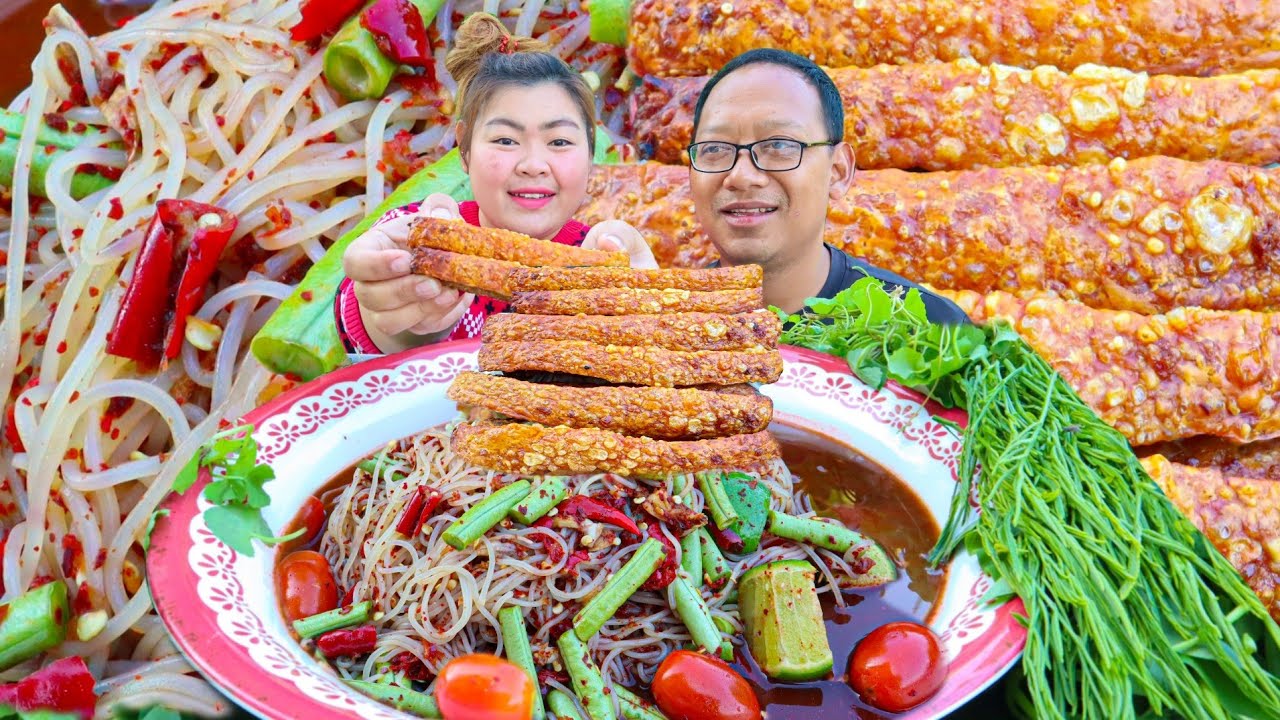 ตำซั่วหมูกรอบ!! เส้นขนมจีนเหนียวนุ่มกินคู่กับหมูกรอบ ฟินมากจ้า| เขยอุบล คนกาฬสินธุ์