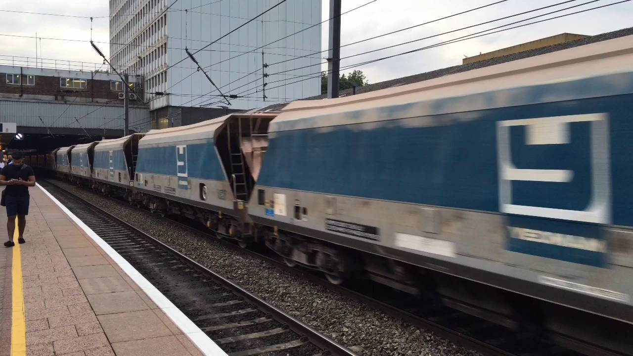 RARE - GWR HST Power Cars Top 'n' Tail 2 barrier coaches at Ealing Broadway 21/7/16