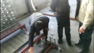 Reverse twist hexagonal wire mesh machine