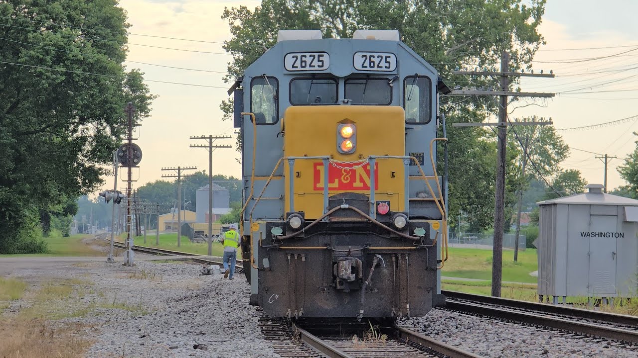 L&N Nose GP38-2 2625 on CSX Indiana Subdivision L364! - YouTube