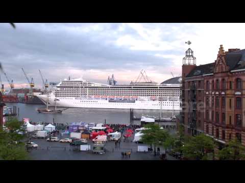 Cruise Ship Playing