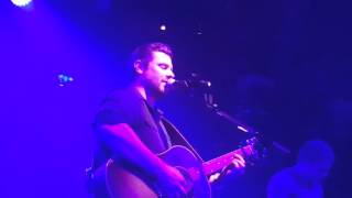 Chris Young covers Keith Whitley's When you say nothing at all Live in Dublin