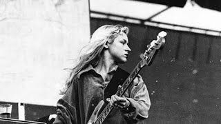 Best female bassists: #3 D'Arcy Wretzky 