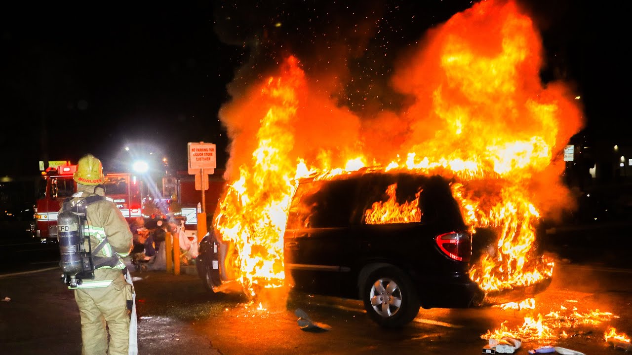 LAFD Light Force 64: Minivan Fire