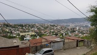 27.04.2022 Tbilisi. Чугурети. Надзаладеви. улица Лечхуми. Лоткинская гора