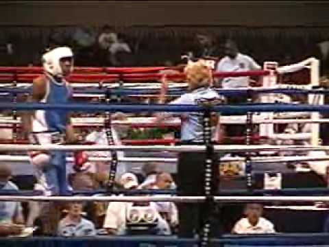 2009 National Golden Gloves 119LBS - Antonio Magru...