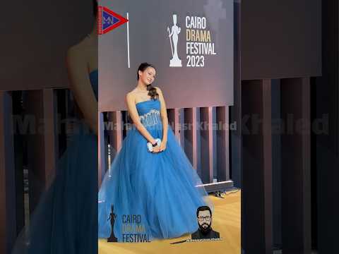 فستان لينا صوفيا وظهور اسرتها معها