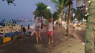 I like to walk on Pattaya Beach Road at sunset, Dec 2017