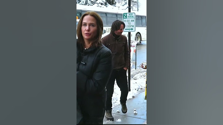 How Cool is Keanu Casually Chatting With Fans 🙌
