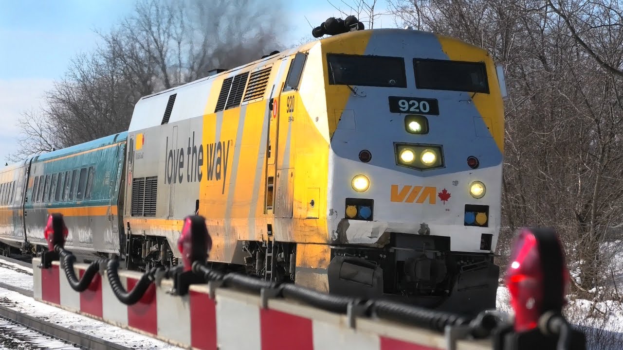 [4K] Badass K5CA-LS | VIA 920 at the Park St Railroad Crossing in ...