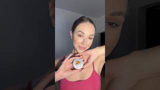 Ставь ✨ если ты за сияние кожи или 🍑 если за матовое покрытие