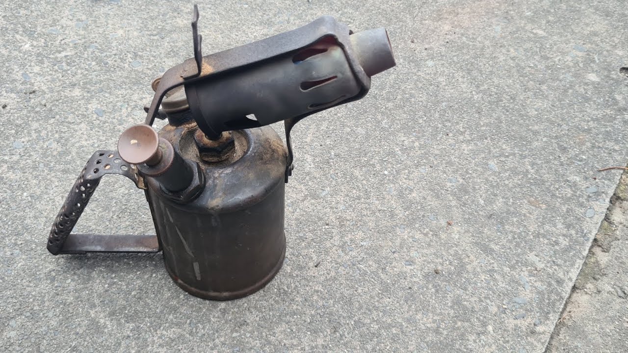 Primus Kerosene Blowtorch... She goes hard after sitting for decades!