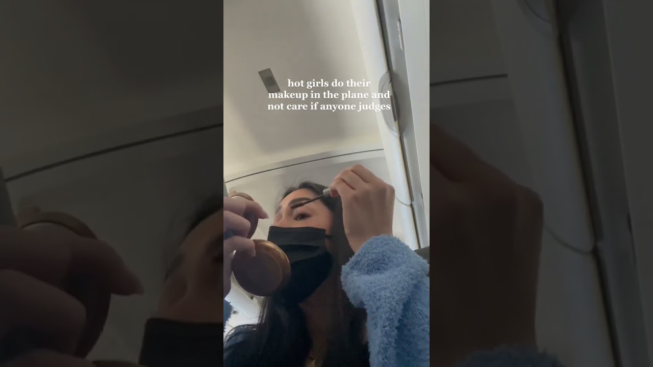 Hot girls do their makeup on the plane ✈️
