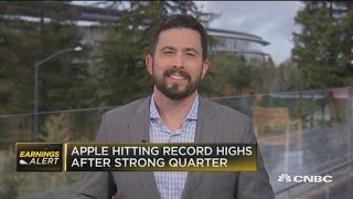 Apple jumps on earnings Apple jumps on earnings