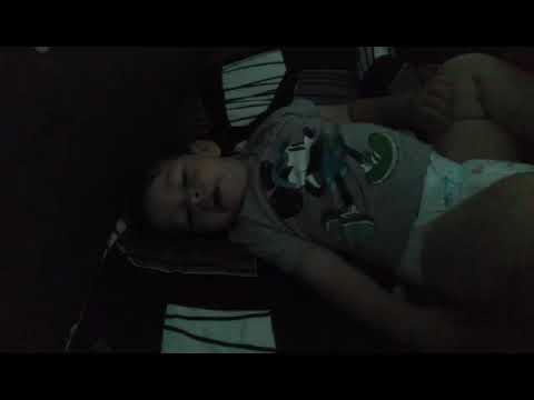 Video: Je li u redu da beba spava na mekom madracu?