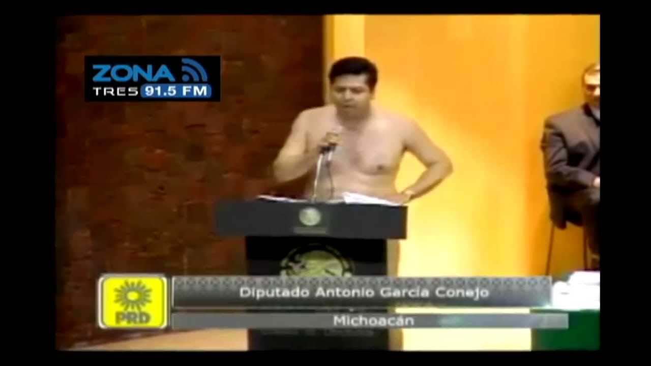 Diputado Antonio García Conejo Se quita la ropa en el Senado de la  República - YouTube