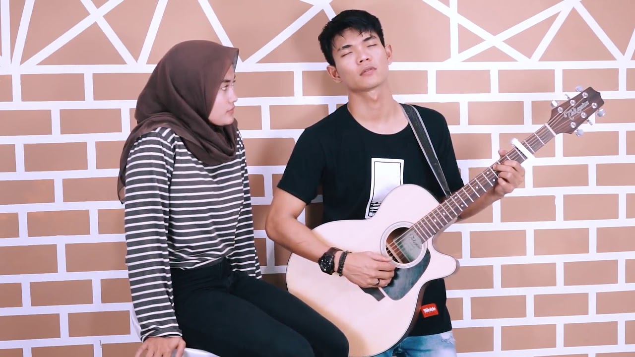 Cinta segitiga (lirik) - YouTube