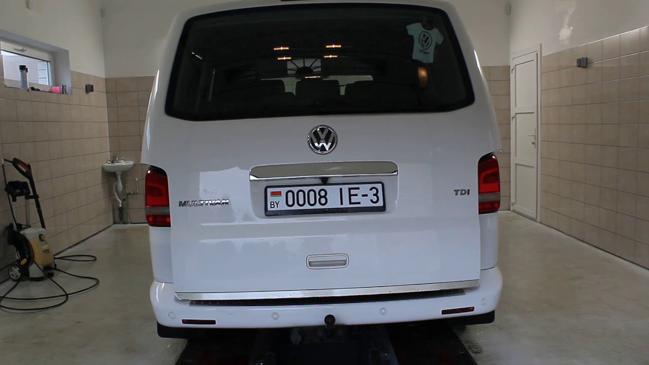 Задняя дверь транспортер т5. VW t5 задняя дверь. Двери задние Транспортер т5. Volkswagen Transporter t5 дверь задняя. VW Transporter t5 задние распашные двери.