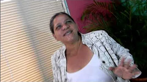 JULIA LUNA-ESCOJIDA