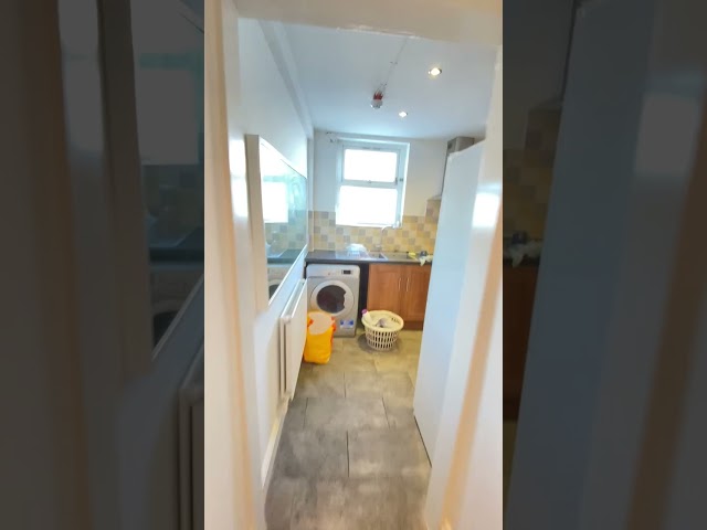 Large double room/ Walk-in Wardrobe/ Town Centre Main Photo