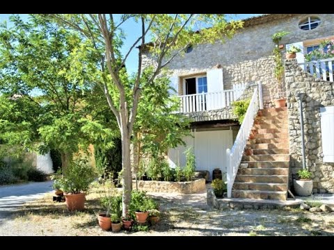 A louer à Rognac, en centre-ville, appartement de type 3 en duplex.