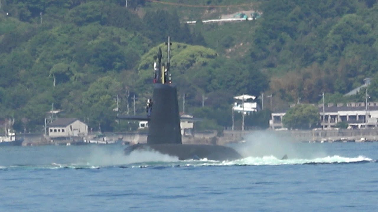 海上自衛隊呉基地 最新鋭潜水艦 ｘ舵全速左９０度旋回 Youtube