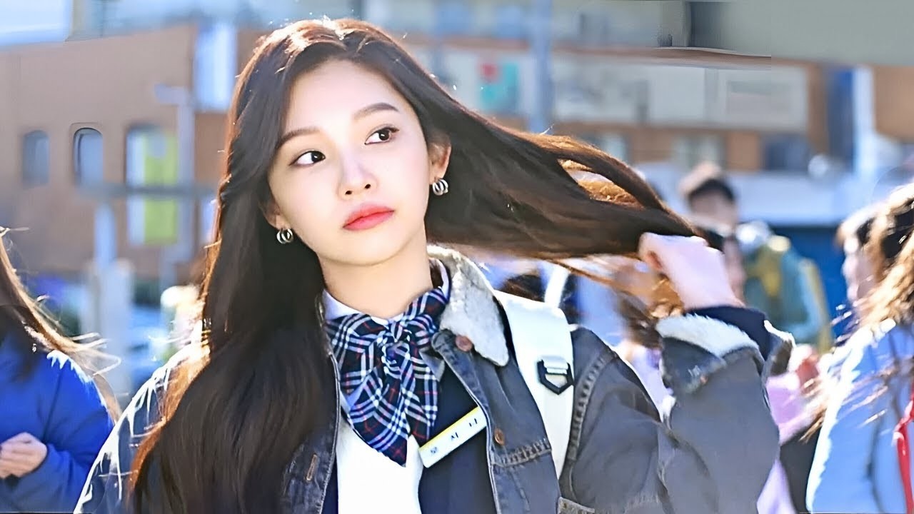 La Ragazza Più Popolare E Ricca Si Innamora Del Ragazzo Povero… Un Romance Inaspettato!