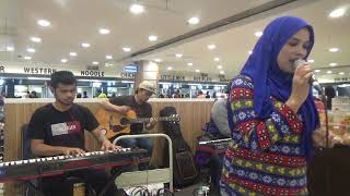 Download Lagu Seksa - Ukays Live Busking Cover by Aishah Ramli \u0026 The Eyelitz MP3