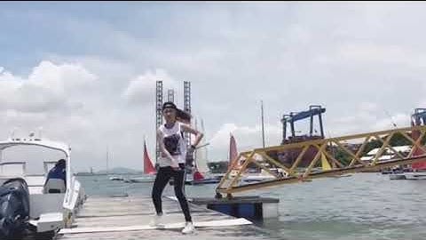 Hotgirl Múa Côn Nhị Khúc Như Lý Tiểu Long