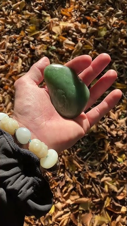 нефритовая галька . Big Sur jade pebble. - YouTube