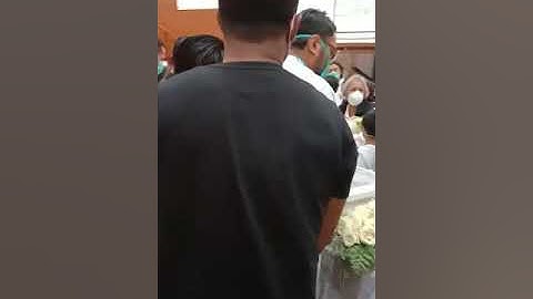 Mutia ayu menangis menyanyikan lagu kasih putih di hadapan jenazah glend