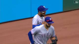DeShields' amazing leaping grab