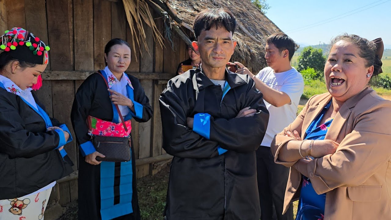 Nraug kaus Lauj thiab Nkauj xis Xyooj kwv txhiaj khuv xim vim plam nkauj kiab neb lo laus li no