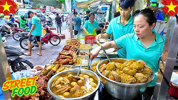 Amazing! Super crowded Com Tam restaurant on the street // Vietnamese street food