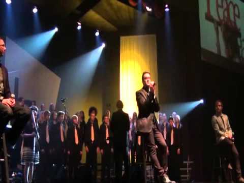 Nicki singing with Tenore - final.wmv