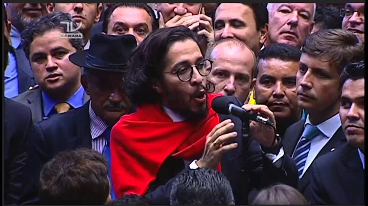 Jean Wyllys votando no impeachment de Dilma