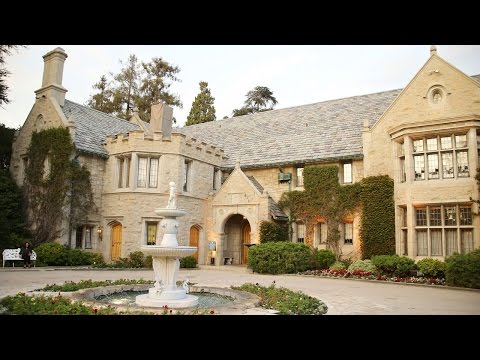 Video: The Playboy Mansion Telah Dijual!