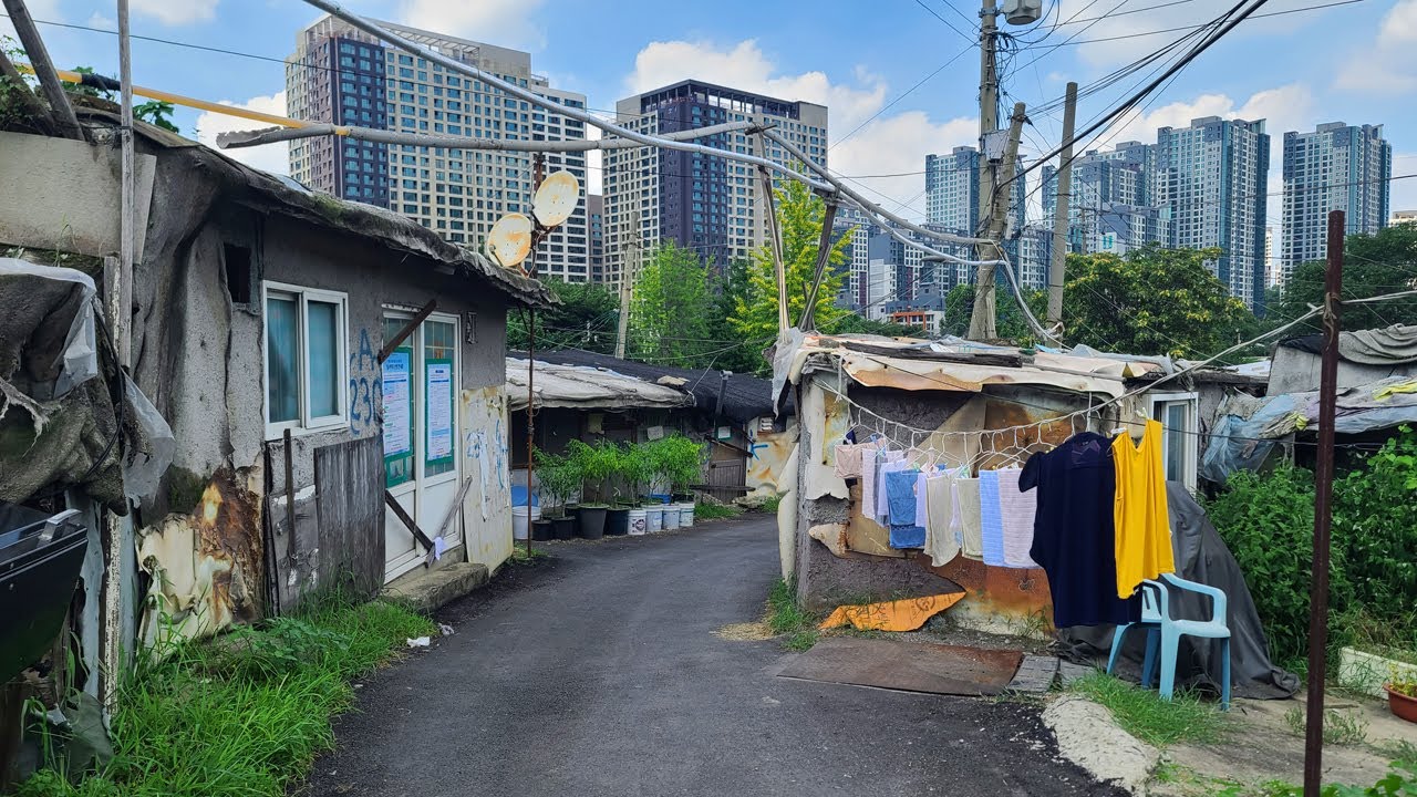 Walking through the Slums of Seoul, Guryong Village | 4K Korea Walking ...