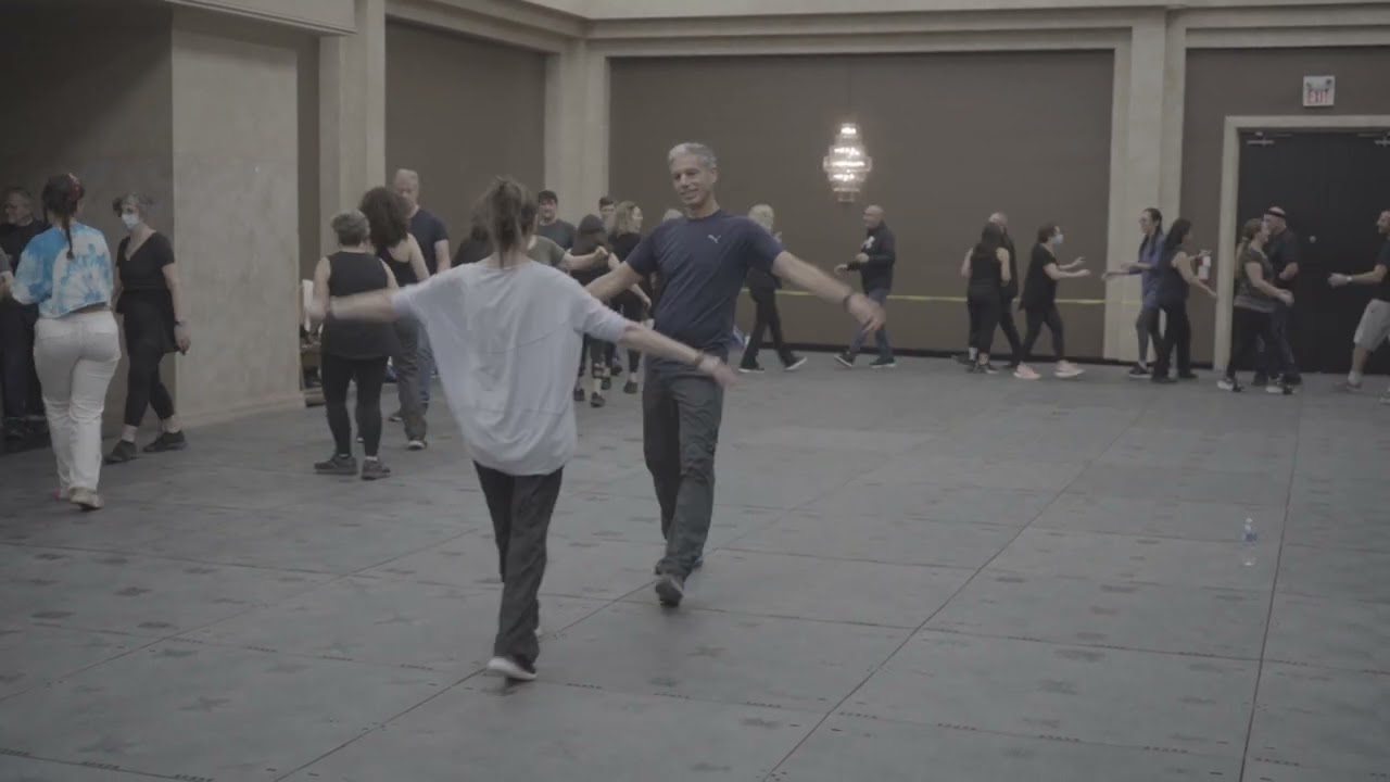 Mozehon Hachalomot - Dance