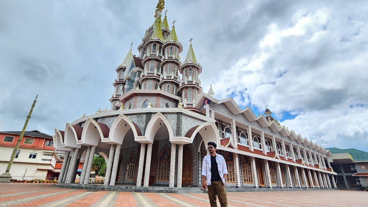 केरल के मुन्नार रास्ते पर ऊंचे पहाड़ में मौजूद है यह खूबसूरत चर्च