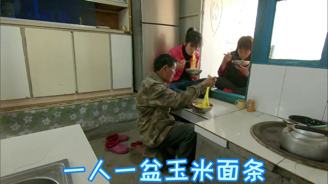 农村大妈怕姑娘砸自己手里着急转让？主要是太能吃了！一吃就一盆 #三农  #农村生活  #热门