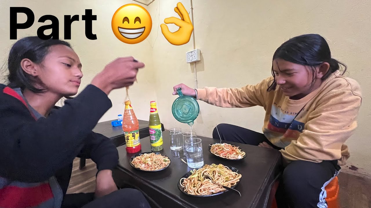 घास काट ना.  ख़त्म पार्टी कर ली 😂🥵 Mirchi se halt khrab 🥵😂