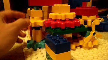 Duplo Gears with 3D-printed extensions drive propeller