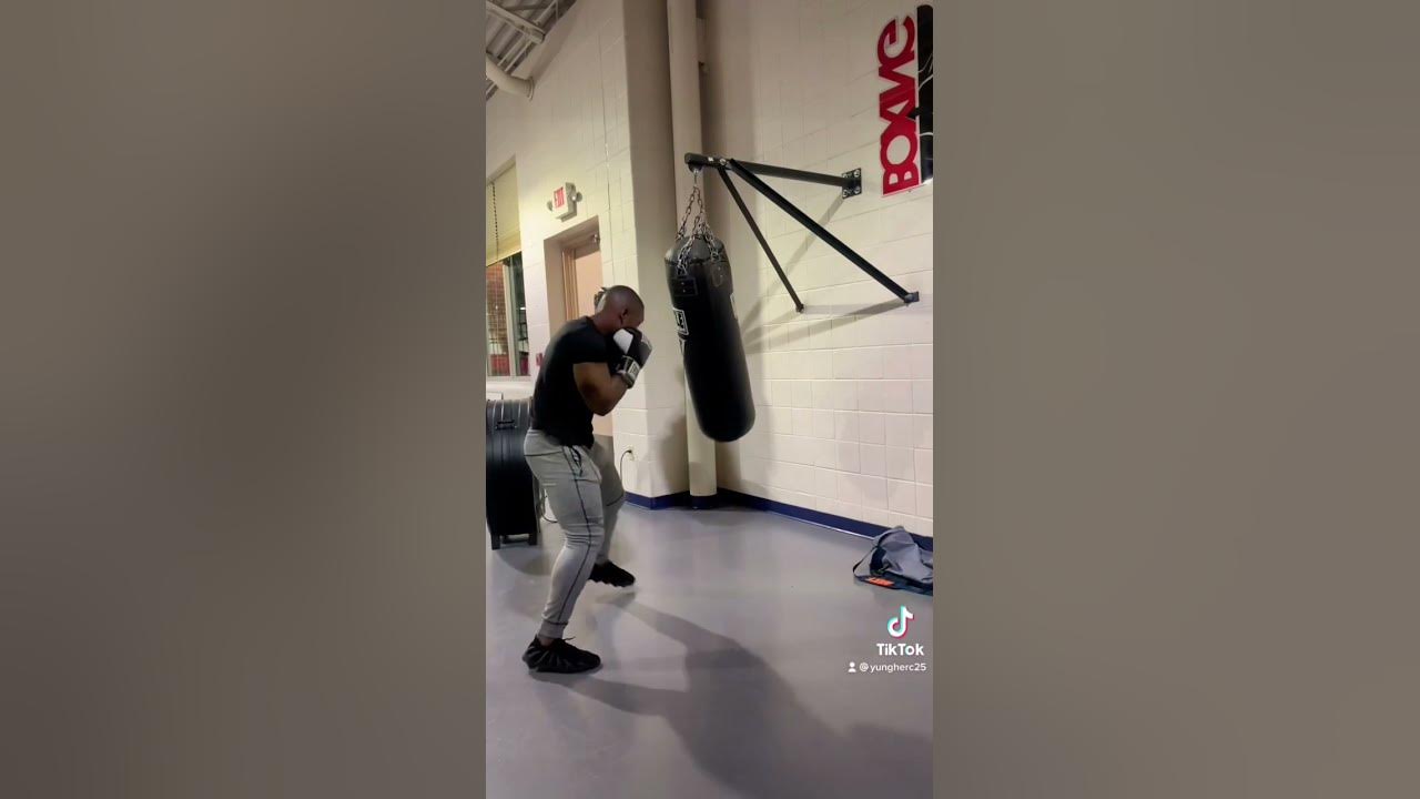 Throwing body shots on the heavybag YouTube