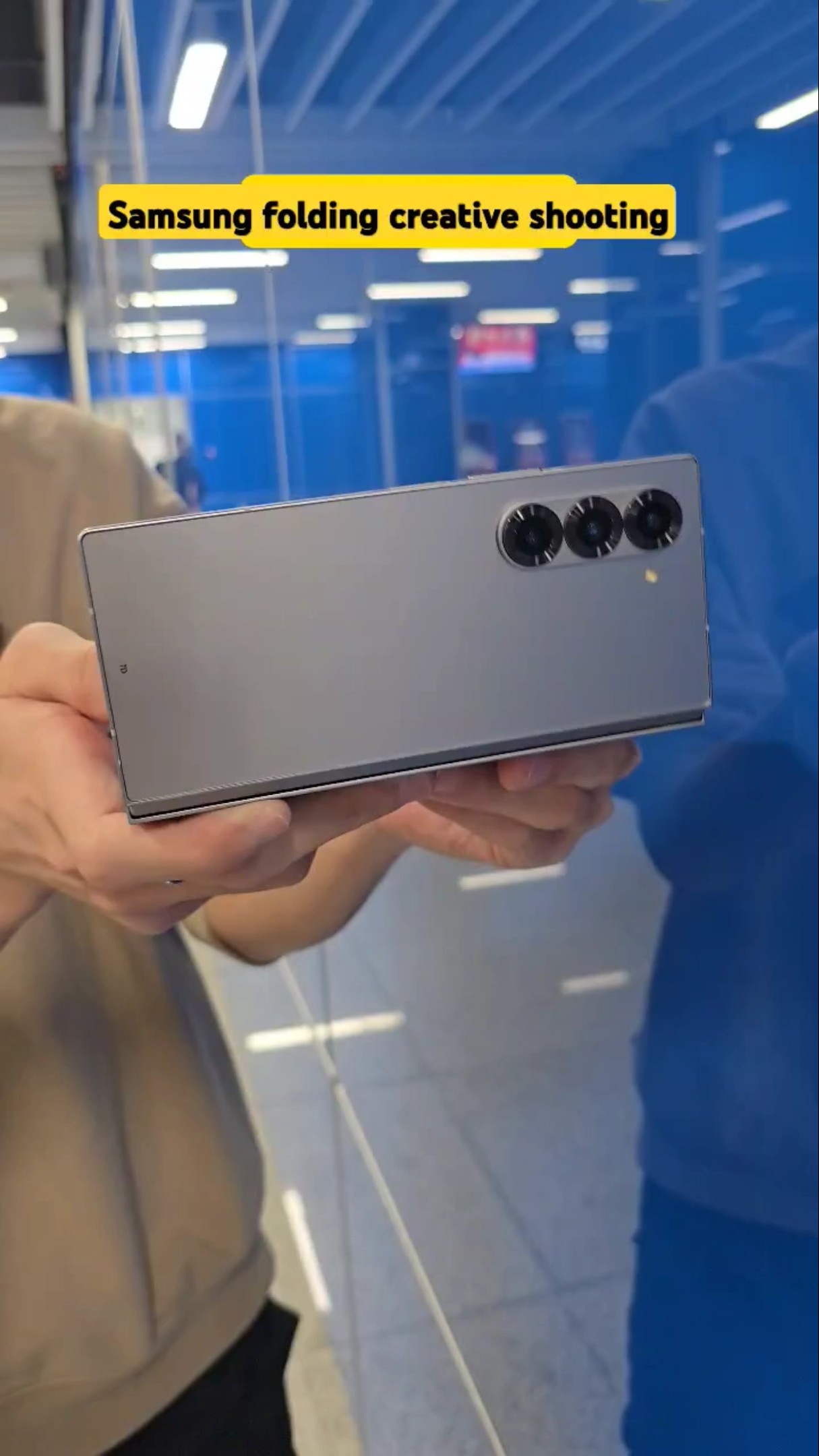 When you encounter a scene with a mirror, use it to take pictures! Samsung Mobile Phones Mobile