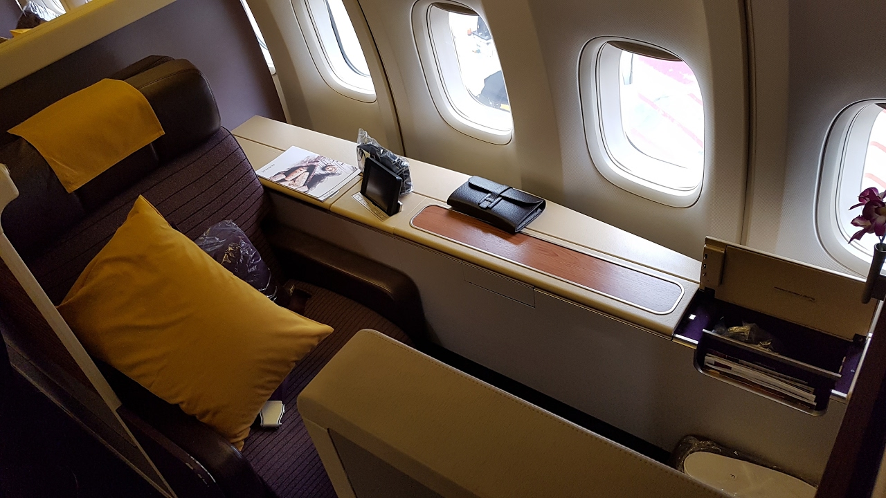 thai-airways-b747-first-class-suite-melbourne-to-bangkok-tg466