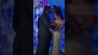 سعادة وقبلات سالي عبد السلام وزوجها في زفافهما