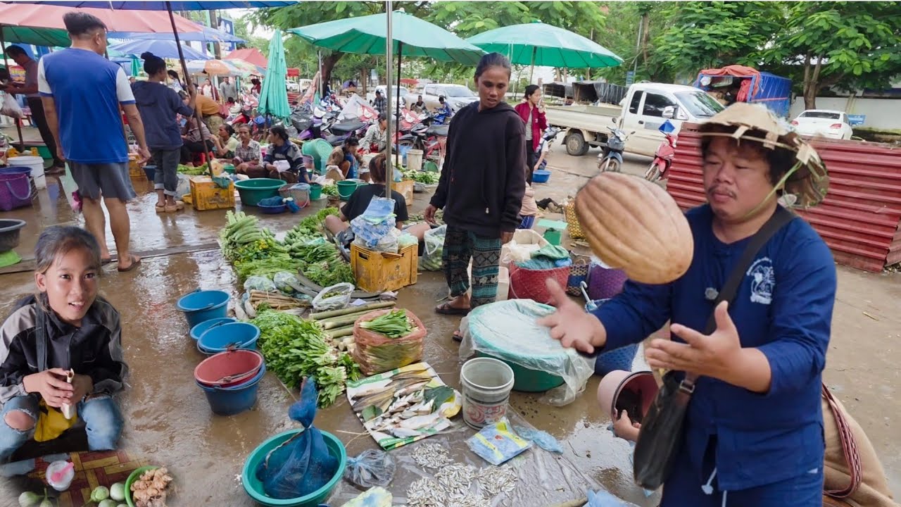 #เที่ยวลาวใต้ ตลาดเมืองสาละวัน อาหารธรรมชาติ #อาหารตามฤดูกาล เยอะมาก #วิถีชาวบ้าน #สาวลาว #สปปลาว 